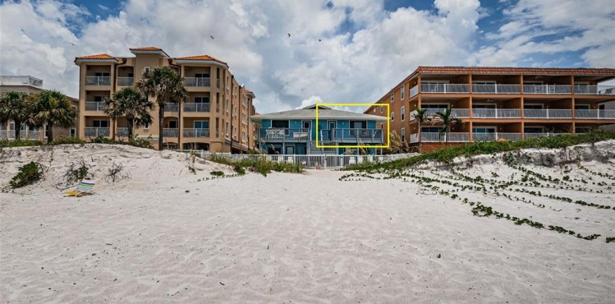 Condo in Indian Rocks Beach, Florida, 2 bedrooms  № 1542924