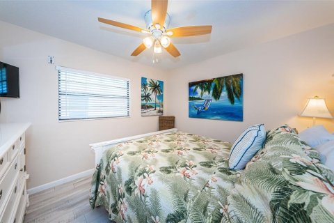 Condo in Indian Rocks Beach, Florida, 2 bedrooms  № 1542924 - photo 28