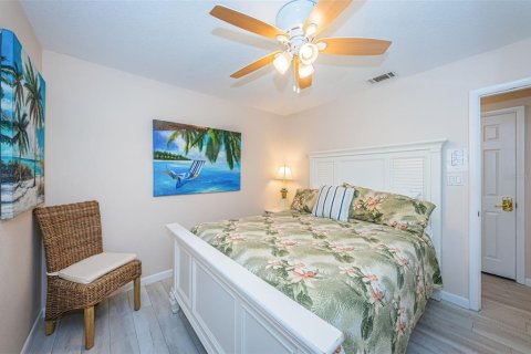 Condo in Indian Rocks Beach, Florida, 2 bedrooms  № 1542924 - photo 29