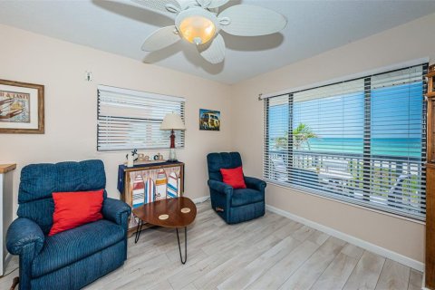Condo in Indian Rocks Beach, Florida, 2 bedrooms  № 1542924 - photo 4