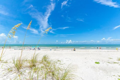 Condo in Indian Rocks Beach, Florida, 2 bedrooms  № 1542924 - photo 11