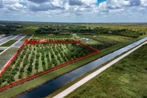 Propiedad comercial en venta en Miami, Florida № 1696406 - foto 2