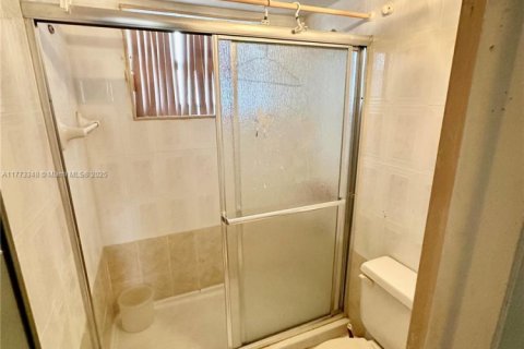 Condo in Hallandale Beach, Florida, 1 bedroom  № 1701853 - photo 13