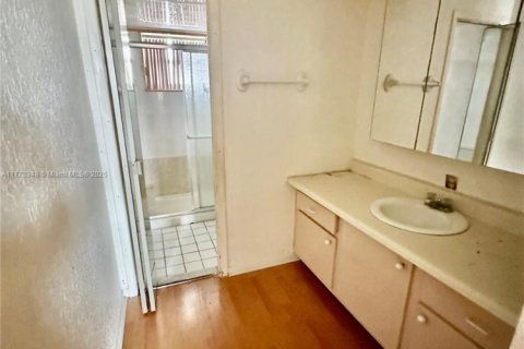 Condo in Hallandale Beach, Florida, 1 bedroom  № 1701853 - photo 10