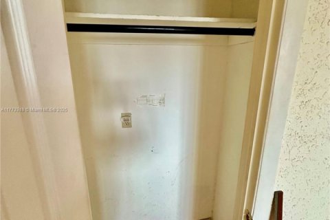 Condo in Hallandale Beach, Florida, 1 bedroom  № 1701853 - photo 14