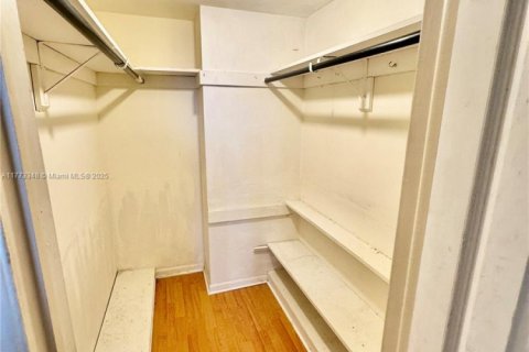 Condo in Hallandale Beach, Florida, 1 bedroom  № 1701853 - photo 12