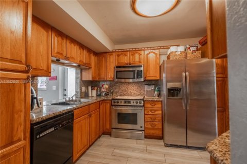 Casa en venta en Pembroke Pines, Florida, 3 dormitorios, 151.24 m2 № 2000346 - foto 8