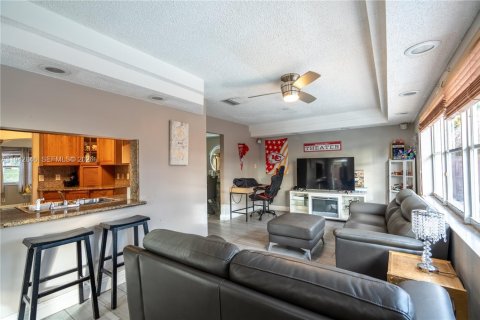 Casa en venta en Pembroke Pines, Florida, 3 dormitorios, 151.24 m2 № 2000346 - foto 11