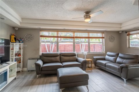 Casa en venta en Pembroke Pines, Florida, 3 dormitorios, 151.24 m2 № 2000346 - foto 12