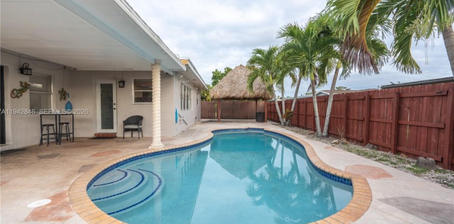 Casa en Pembroke Pines, Florida 3 dormitorios, 151.24 m2 № 2000346