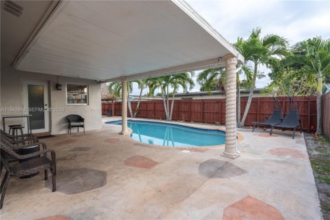 Casa en venta en Pembroke Pines, Florida, 3 dormitorios, 151.24 m2 № 2000346 - foto 22
