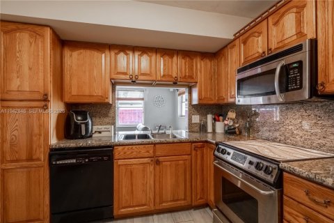 Casa en venta en Pembroke Pines, Florida, 3 dormitorios, 151.24 m2 № 2000346 - foto 9