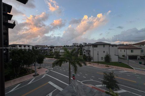 Townhouse in URBANA in Doral, Florida 3 bedrooms, 219.81 sq.m. № 1972313 - photo 12