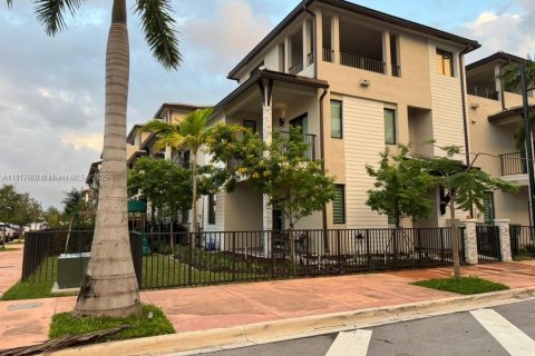 Townhouse in URBANA in Doral, Florida 3 bedrooms, 219.81 sq.m. № 1972313 - photo 2