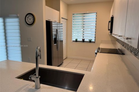 Townhouse in URBANA in Doral, Florida 3 bedrooms, 219.81 sq.m. № 1972313 - photo 29