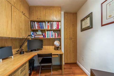 Купить земельный участок в Майами, Флорида № 1999238 - фото 13