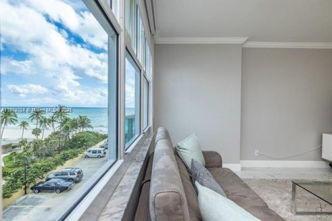 Condo in Hollywood, Florida  № 1953531 - photo 6