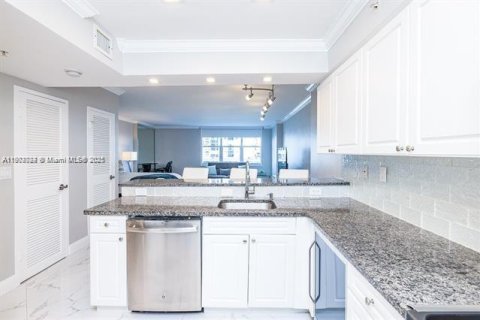 Condo in Hollywood, Florida  № 1953531 - photo 28