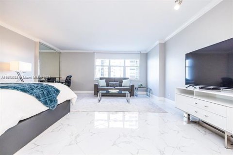 Condo in Hollywood, Florida  № 1953531 - photo 16