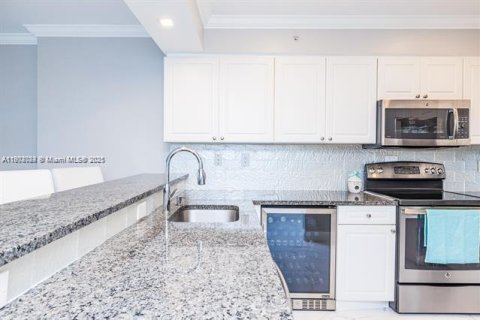 Condo in Hollywood, Florida  № 1953531 - photo 25