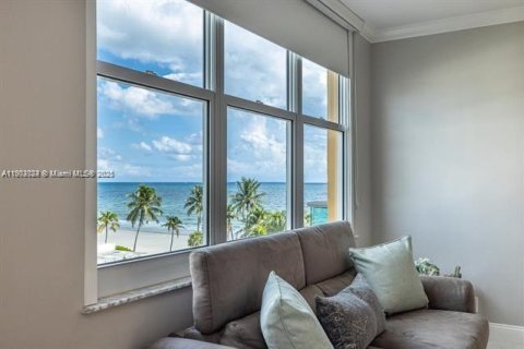 Condo in Hollywood, Florida  № 1953531 - photo 3