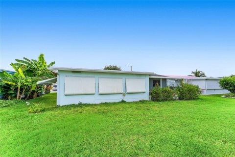 House in Tamarac, Florida 2 bedrooms, 122.45 sq.m. № 2087017 - photo 20
