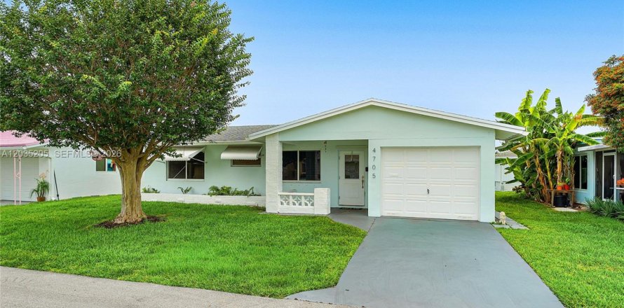 House in Tamarac, Florida 2 bedrooms, 122.45 sq.m. № 2087017