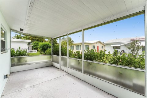 House in Tamarac, Florida 2 bedrooms, 122.45 sq.m. № 2087017 - photo 21