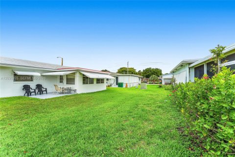 House in Tamarac, Florida 2 bedrooms, 122.45 sq.m. № 2087017 - photo 23