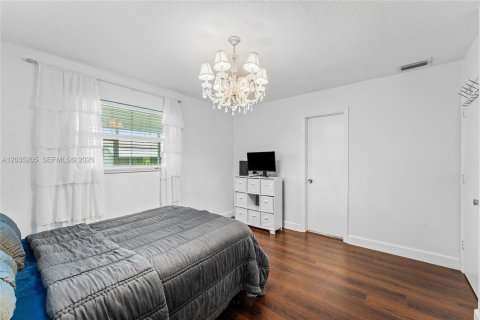 House in Tamarac, Florida 2 bedrooms, 122.45 sq.m. № 2087017 - photo 15