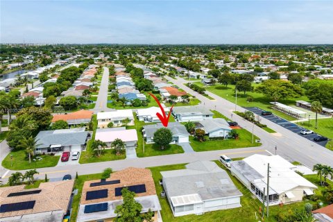 House in Tamarac, Florida 2 bedrooms, 122.45 sq.m. № 2087017 - photo 30