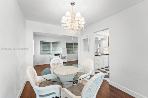 House in Tamarac, Florida 2 bedrooms, 122.45 sq.m. № 2087017 - photo 6