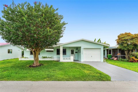 House in Tamarac, Florida 2 bedrooms, 122.45 sq.m. № 2087017 - photo 28
