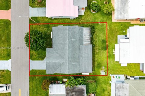 House in Tamarac, Florida 2 bedrooms, 122.45 sq.m. № 2087017 - photo 25