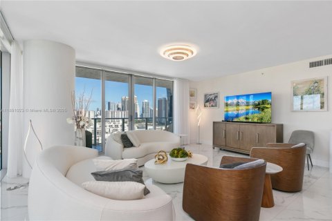 Снять в аренду кондоминиум в Санни-Айлс-Бич, Флорида 3 спальни, 175.77м2, № 1945413 - фото 4