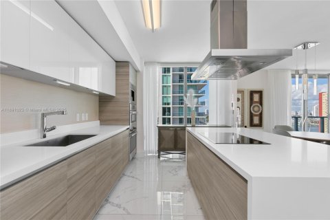 Снять в аренду кондоминиум в Санни-Айлс-Бич, Флорида 3 спальни, 175.77м2, № 1945413 - фото 10