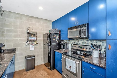 Condo in Tampa, Florida, 1 bedroom  № 2358090 - photo 10