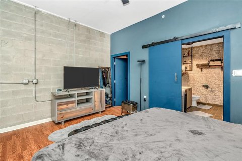 Condo in Tampa, Florida, 1 bedroom  № 2358090 - photo 23