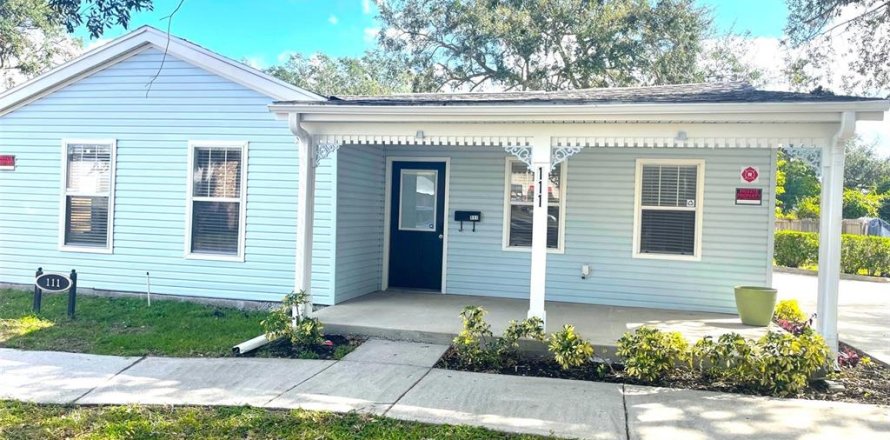 Commercial property in Kissimmee, Florida 118.73 sq.m. № 2202478