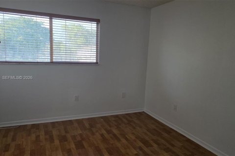 Copropriété à louer à Miami, Floride: 2 chambres, 98.48 m2 № 2023669 - photo 12
