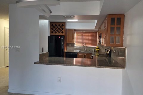 Copropriété à louer à Miami, Floride: 2 chambres, 98.48 m2 № 2023669 - photo 11