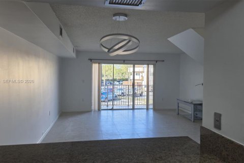 Copropriété à louer à Miami, Floride: 2 chambres, 98.48 m2 № 2023669 - photo 6