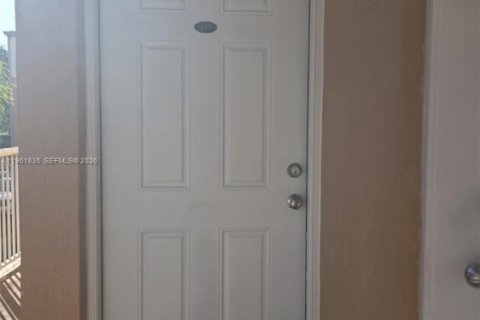 Copropriété à louer à Miami, Floride: 2 chambres, 98.48 m2 № 2023669 - photo 3