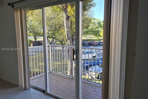 Copropriété à louer à Miami, Floride: 2 chambres, 98.48 m2 № 2023669 - photo 9