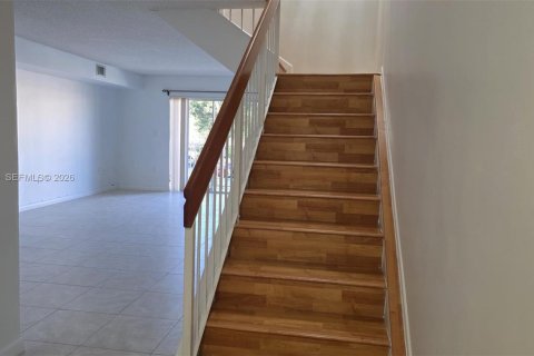 Copropriété à louer à Miami, Floride: 2 chambres, 98.48 m2 № 2023669 - photo 5