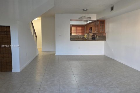 Copropriété à louer à Miami, Floride: 2 chambres, 98.48 m2 № 2023669 - photo 7