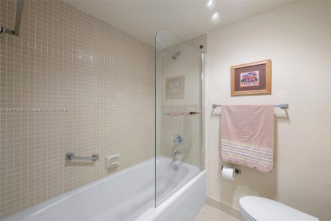 Condominio en venta en Aventura, Florida, 2 dormitorios, 112.78 m2 № 1238719 - foto 13
