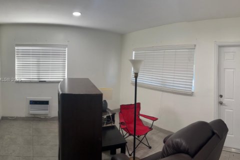 Снять в аренду кондоминиум в Холливуд, Флорида 1 спальня, 55.46м2, № 1974380 - фото 4