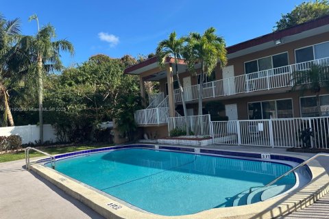 Кондоминиум с 1 спальней в Холливуд, Флорида № 1974380