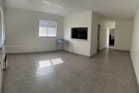 Снять в аренду кондоминиум в Холливуд, Флорида 1 спальня, 55.46м2, № 1974380 - фото 2